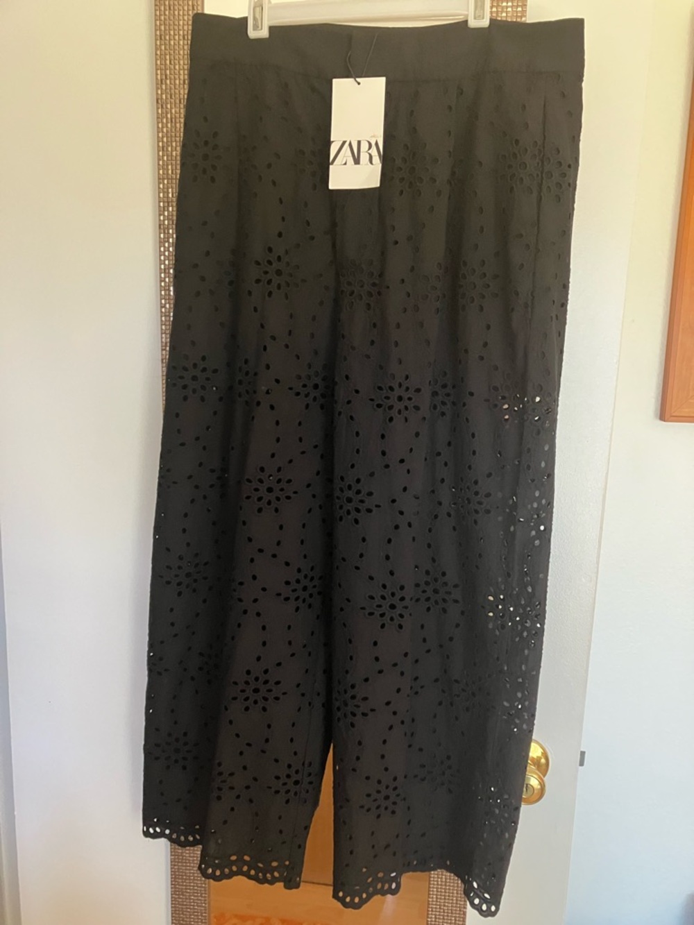 Zara Black Broderie Anglaise  Ankle Crop Wide-Leg Pants NWT Size L - Picture 2 of 8